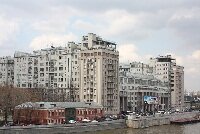 Знаменитый "Дом на набережной" красят в розовый цвет