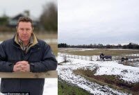 Собственник земельного участка, который утверждает, что соседи сделали «ад» в его жизни, угрожает отомстить за счет продажи поле цыганам