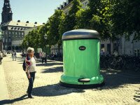 Гигантское мусорное ведро высотой 2,5 метров поставили в Копенгагене!