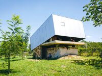 Дом открывается как гигантский Пэкмэн в сельском Парагвае