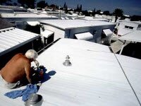 Новое исследование показывает, что белые крыши в три раза более эффективны, чем зеленые крыши на борьбу с изменением климата