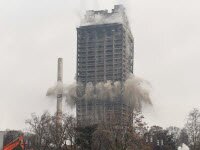 Один из самых больших контролируемого взрыва небоскреба во Франкфурте