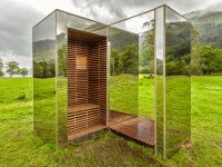 Студенты построили крошечную зеркальную кабину для гармонии с шотландским пейзажем