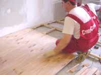 Пол фанерой по лагам