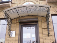 Навесы и калитки кованые в ландшафтном дизайне