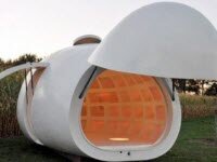 Архитектор сжимает кухню, спальню и ванную комнату в гигантское яйцо