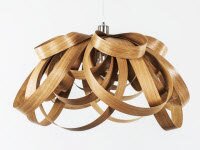 Светильник из шпона дерева в неожиданной форме
