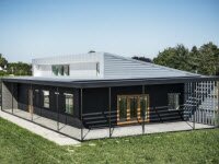 Невероятный дом, сделанный полностью из переработанных материалов