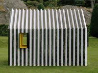 Хамелеон кабина из бумаги изменяет цвет при просмотре с любой стороны