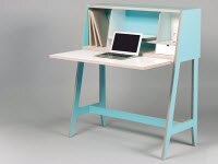 Стол старого образца в роли современного многофункционального