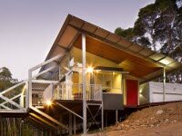 Дом Tinbeerwah построен на крутом участке