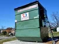 Жилье из мусорного контейнера