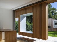 Дом с зависающей стальной рамой