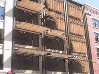 Кинетические решетки на окнах двигаются под любым углом на экран солнечных лучей