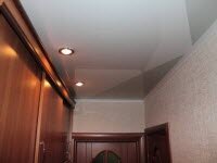 Натяжные потолки для прихожей