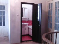 Ванная комната на деревянном полу