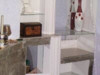 Полочки в нише: функционально и стильно