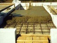 Монолитная плита перекрытия, лестничная площадка и лоджия жилого дома