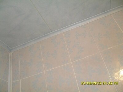 Клеим потолочные плитки: опыт домашнего ремонта