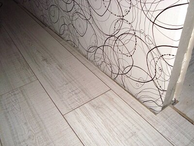 Работа с ПВХ-плинтусами при проведении ремонта своими руками