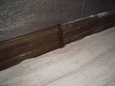 Работа с ПВХ-плинтусами при проведении ремонта своими руками