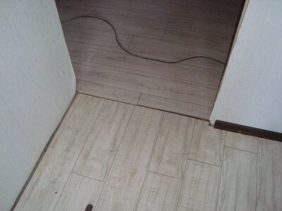 Работа с ПВХ-плинтусами при проведении ремонта своими руками