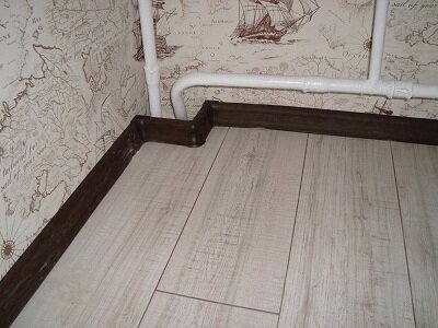 Работа с ПВХ-плинтусами при проведении ремонта своими руками