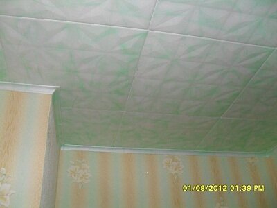 Клеим потолочные плитки: опыт домашнего ремонта