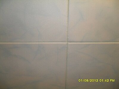 Клеим потолочные плитки: опыт домашнего ремонта