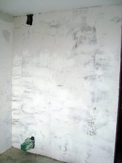 Шпаклевание стен под обои