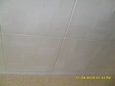 Клеим потолочные плитки: опыт домашнего ремонта