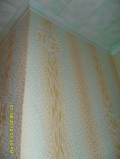 Клеим потолочные плитки: опыт домашнего ремонта