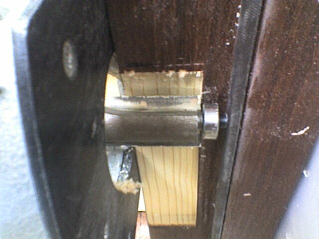 Как можно с помощью фрезерной машины сделать углубление для петли