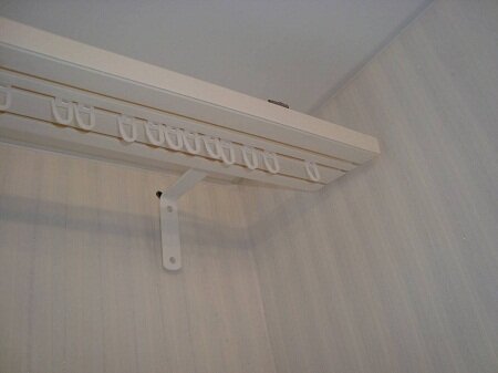 Монтаж карниза из ПВХ своими руками