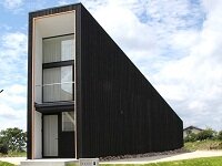 Крошечный Unuo дом в Японии имеет высокий узкий вход