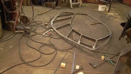 Изогнутый крошечный дом Гус-1