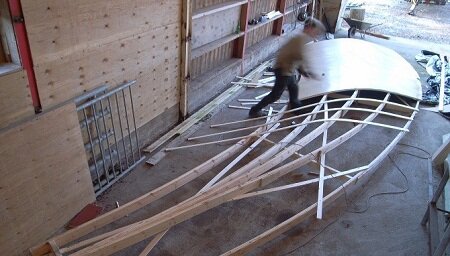 Изогнутый крошечный дом Гус-1