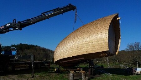 Изогнутый крошечный дом Гус-1