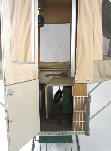 Camper Kart представляет собой миниатюрный дом из тележки корзины