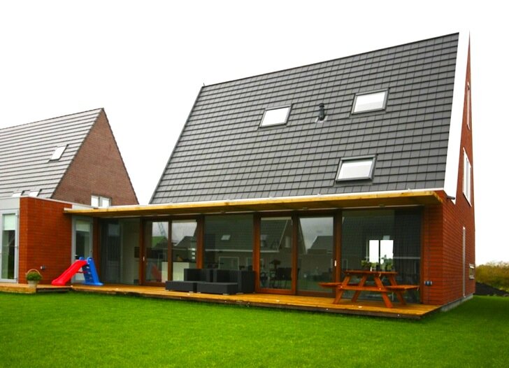 Маленький голландский дом остается теплой с пассивным дизайном.