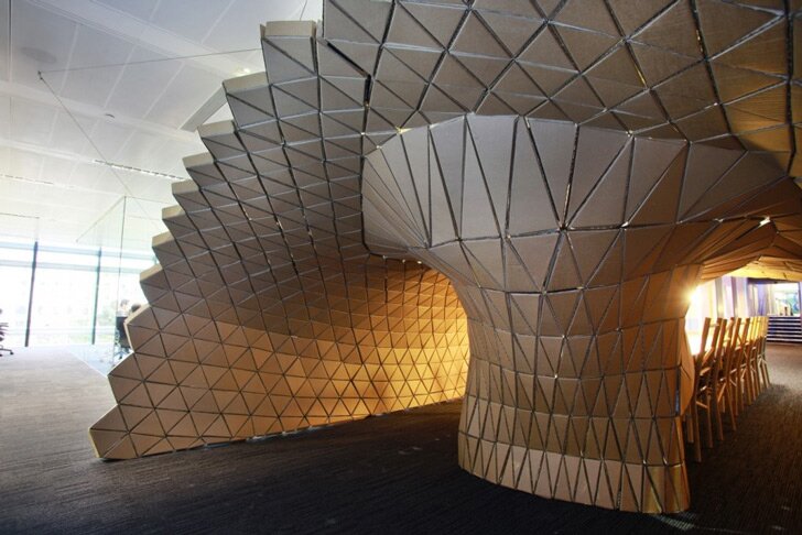 Удивительный павильон Куколка сделан из переработанных поддонов и картона