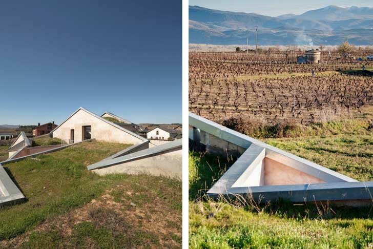 Мимика испанских гор с покатой зеленой крышей