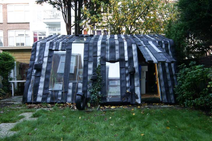 Сад и сарай, сделанные из переработанных автомобильных шин