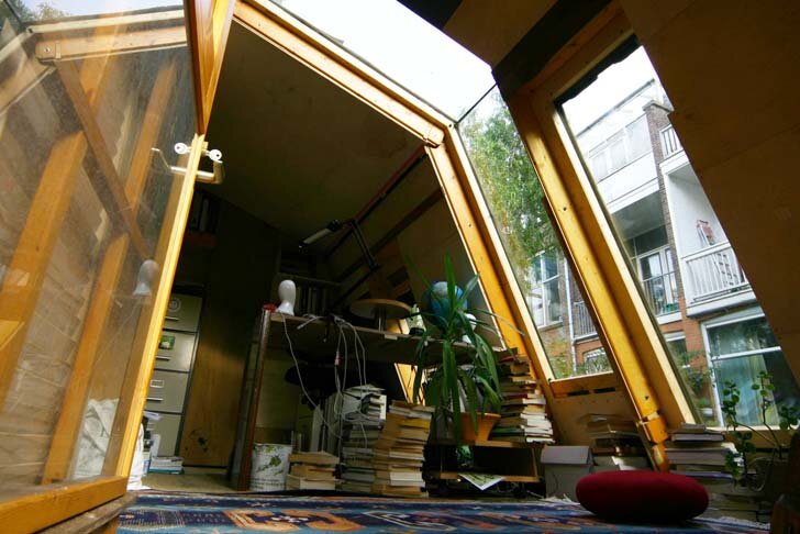 Сад и сарай, сделанные из переработанных автомобильных шин