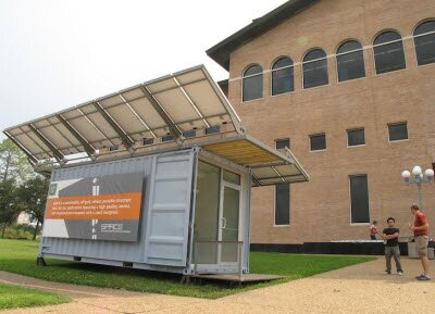 На солнечной энергии офис Shipping Container производит в два раза больше энергии