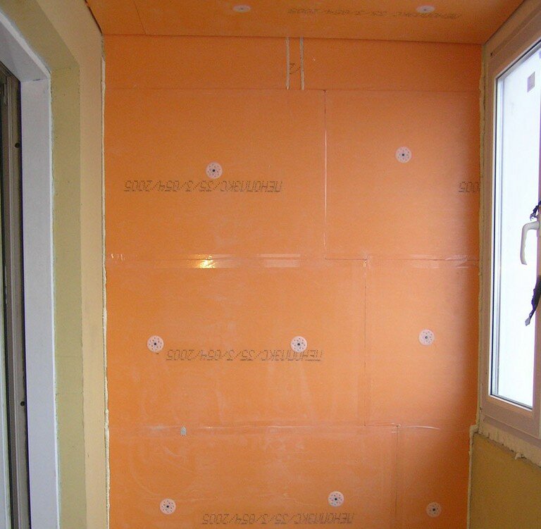 Пеноплэкс устанавливается первым слоем