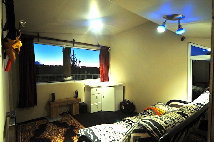 Дом с радиоуправляемым подъемный мостом в Новой Зеландии