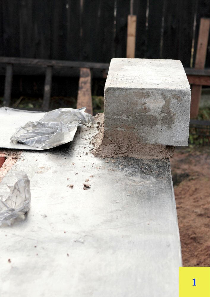 Кладка первого ряда блоков