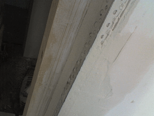 Клеим малярный уголок