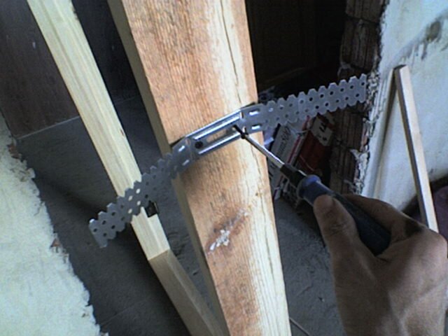 Крепление подвесов к коробке